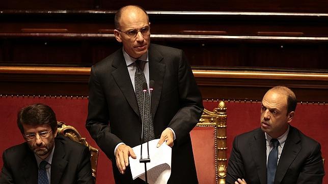 Un grupo de 23 senadores del partido de Berlusconi salvará al Gobierno de Letta