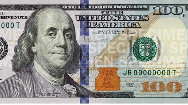El billete de 100 dólares se sofistica para luchar contra los falsificadores