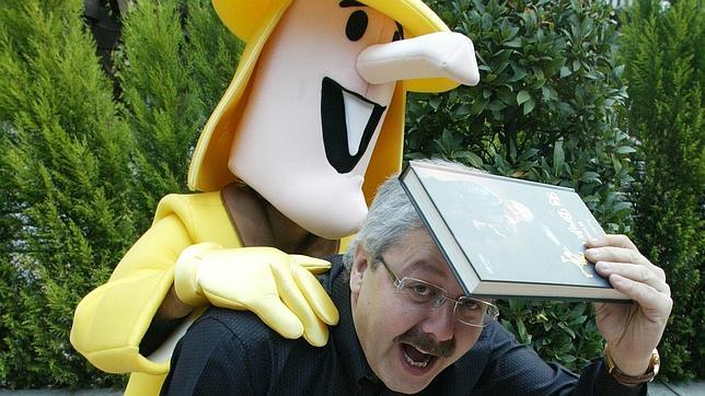 El dueño de «La bruja de oro» diversifica su negocio y lanza una colección de ropa