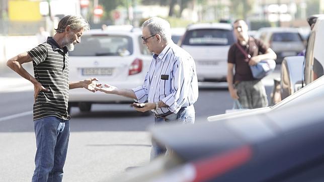 Botella multará a clientes de prostitutas, «cundas» y «gorrillas» y las macetas sin protección