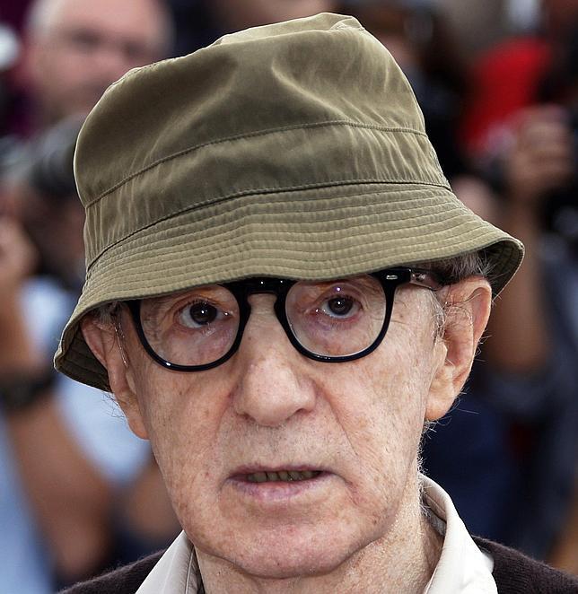 Woody Allen se rebela contra la ley antitabaco de la India y cancela el estreno de «Blue Jasmine»