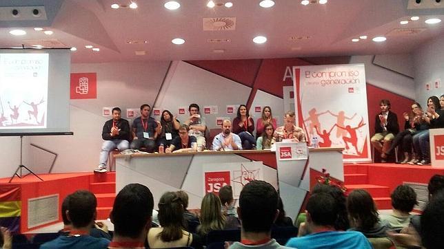 Las Juventudes del PSOE aragonés pagan comidas y banderas con subvenciones de acción social