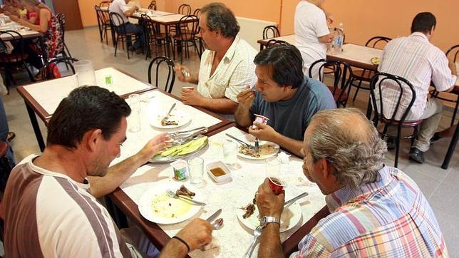 Una de cada tres personas atendidas en Cáritas lleva más de tres años demandando ayuda