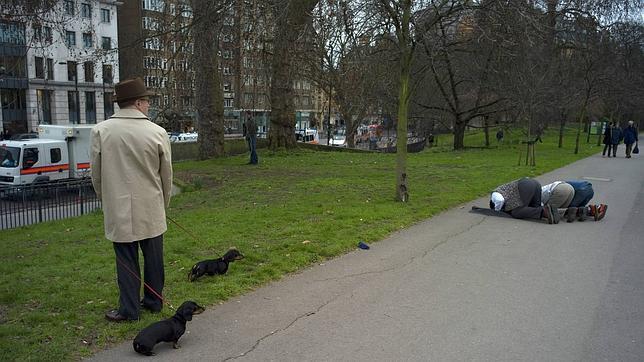 El mensaje del Gobierno Cameron a los inmigrantes ilegales: «Vete a casa o te detendremos»