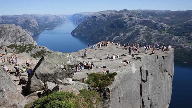 Así es El Púlpito, el mirador más vertiginoso de los fiordos noruegos