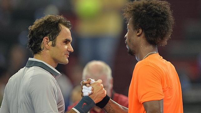 Roger Federer no levanta cabeza