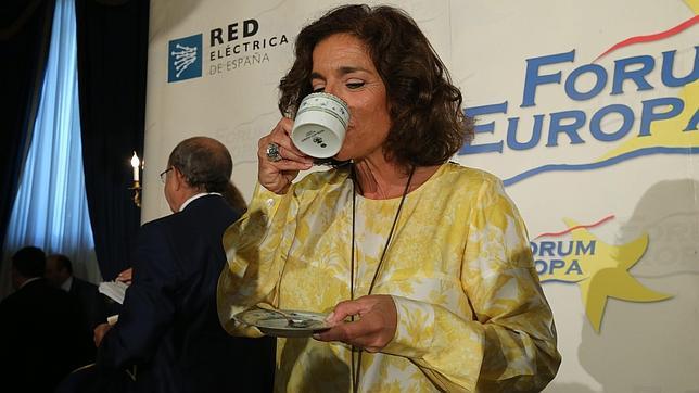 Ana Botella, con un café en su primera aparición tras su famosa frase