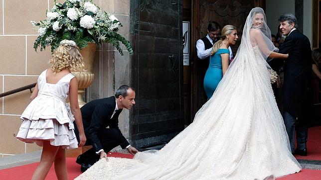 Isabel Preysler llega tarde y retrasa la boda de María Colonques media hora