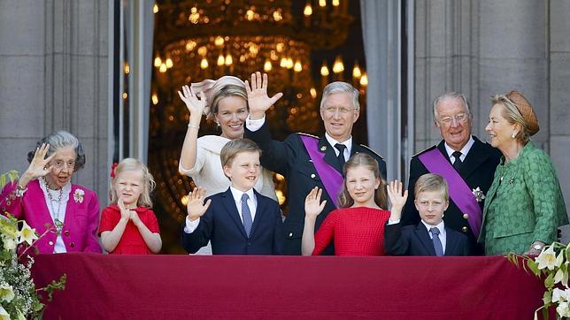 El pasado 21 de julio, Alberto II de Bélgica (drcha.) legó el trono a su hijo Felipe, el rey de Bélgica, y a su consorte, la reina Matilde