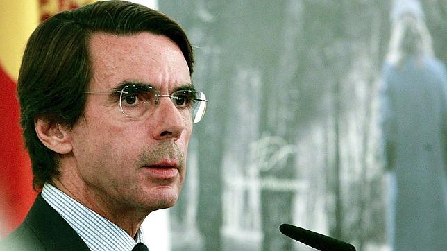 Aznar advierte a Rajoy de que «no hay moderación en aceptar la ilegalidad» del nacionalismo