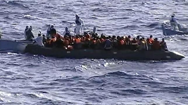 Italia militariza el Mediterráneo para evitar nuevos naufragios