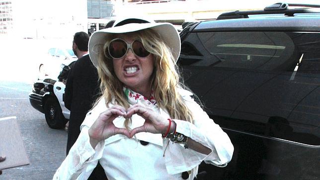 Quieren echar a Paulina Rubio de su condominio en Miami