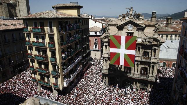 Seis detenidos por boicotear el Chupinazo de los Sanfermines 2013 con una ikurriña