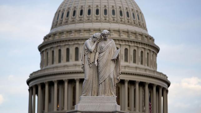 Fitch amenaza con retirar la «triple A» a EE.UU. por la falta de acuerdo sobre el techo de deuda