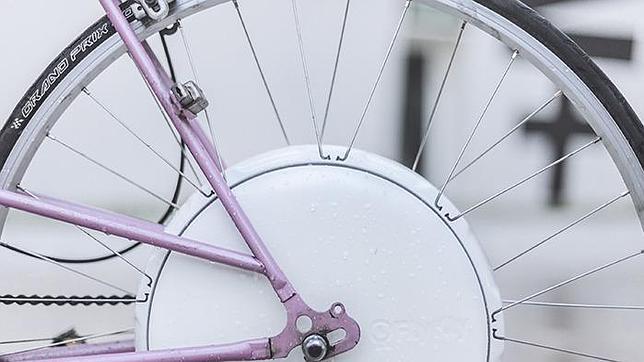 FlyKly, una rueda inteligente que convierte cualquier «bici» en una eléctrica