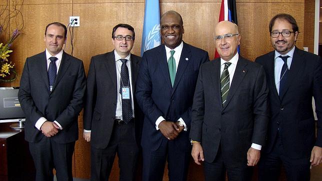 Un español a tiempo parcial y conveniencia