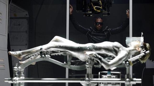 Miley Cyrus se desnuda para un videoclip del rapero Future