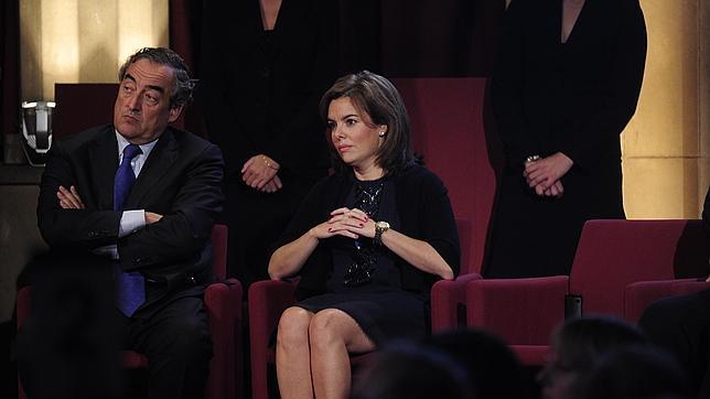 Sáenz de Santamaría pide al Gobierno catalán lealtad institucional y defiende la convivencia