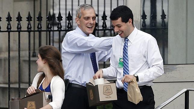 Los funcionarios vuelven a llenar los Starbucks de Washington