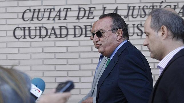 Un perito sostiene que Carlos Fabra y su exmujer ingresaron 3,2 millones sin justificar