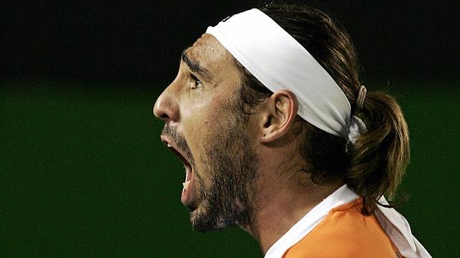 Baghdatis durante un partido contra Ljubicic en el Open de Australia 2006
