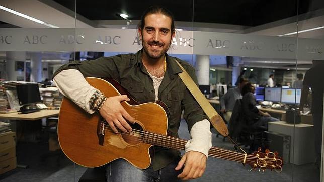 Andrés Suárez: «Tocar en el metro fue un gran ejercicio para el ego»