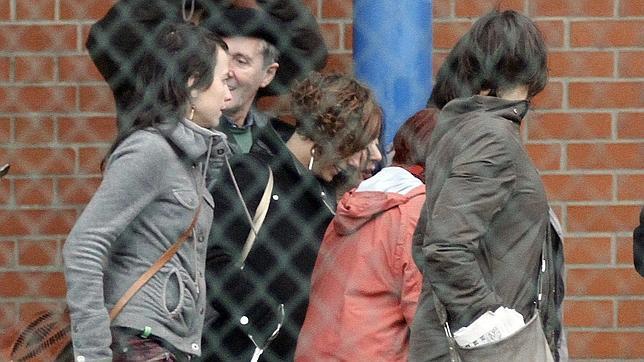 Los 54 etarras que pedirán su libertad llevan en prisión una media de 24 años