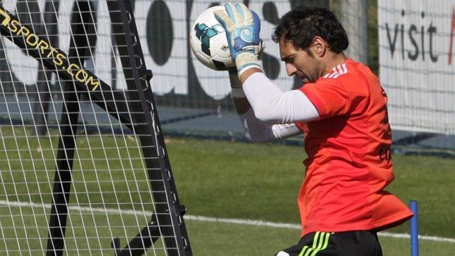 Diego López, primera prueba de fuego; Valdés, otra cruz en las despedidas azulgranas