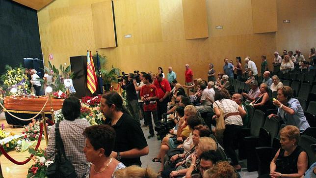 Masivo adiós a Manolo Escobar en las últimas horas de la capilla ardiente