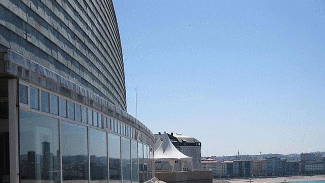 Situado en el paseo marítimo es uno de los referentes gastronómicos en La Coruña