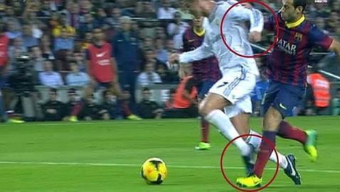 La polémica del Barcelona-Real Madrid: penalti de Mascherano a Cristiano