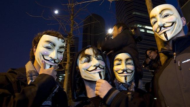 Un «hacker» de 12 años provocaba el caos a cambio de videojuegos que le daba Anonymous