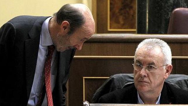 Rubalcaba y su programa: todos contra el PP para cambiar las leyes en 2015