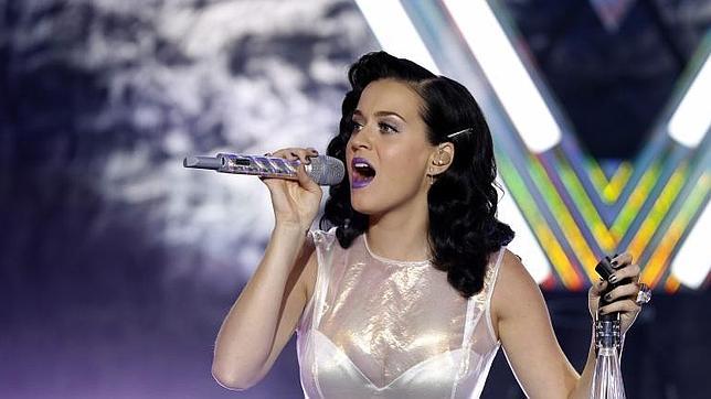 Katy Perry le pide a sus compañeras que dejen de desnudarse