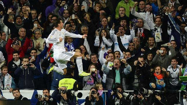 Primera exhibición de Bale: dos goles y dos asistencias