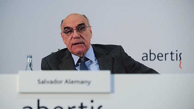 Abertis gana 536 millones, un 46% menos, por la venta de Eutelsat y los aeropuertos