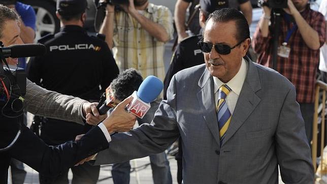 Seis años de cárcel para Muñoz y Roca por malversación de dinero público