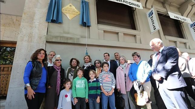 Placa a la memoria del torero Juan Belmonte, el dái de su descubrimiento por la alcaldesa Ana Botella