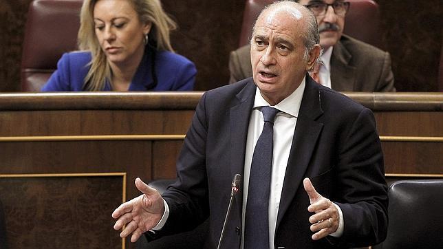 Interior critica al PSOE por negarse a apoyar la reprobación de terroristas excarcelados