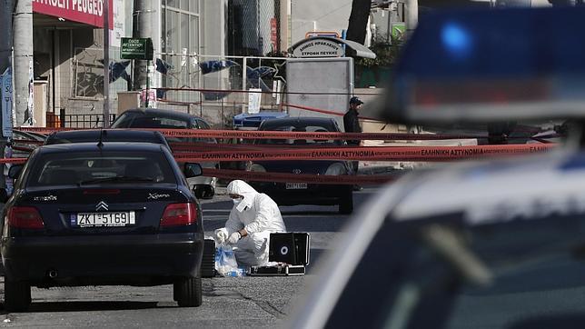 Se busca a los autores del doble asesinato ante un local neonazi en Atenas