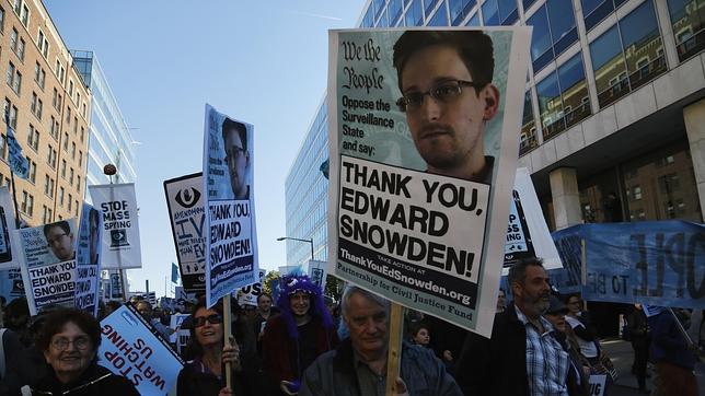 Snowden pide una «solución global» para limitar el espionaje