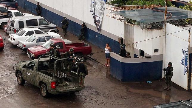 Trasladan a un cuartel a un obispo mexicano para protegerlo del narcotráfico