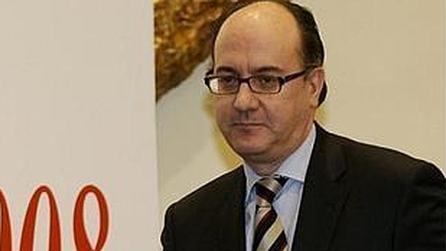 De Guindos cambia la ley para frenar la llegada de Roldán a la patronal bancaria