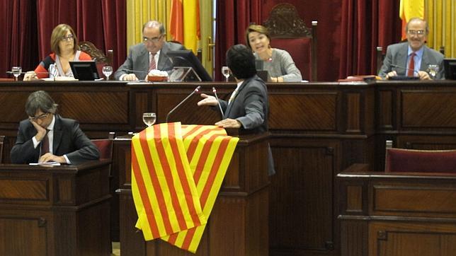 Los econacionalistas de Baleares colocan una senyera en el Parlamento regional
