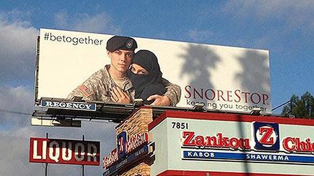 Polémica por un anuncio de un soldado estadounidense y una mujer musulmana