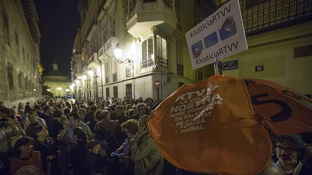Fabra cerrará RTVV con una Ley de lectura única y un ERE de extinción