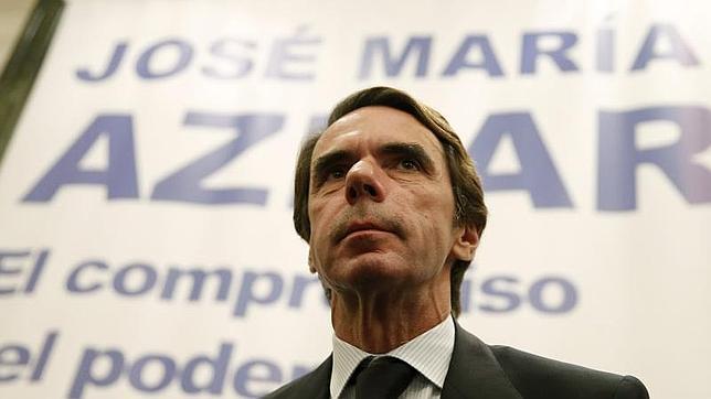 Aznar «toma nota» de la ausencia del Gobierno en la presentación de su libro