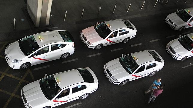 Profesiones bajo licencia: farmacias, estancos, quioscos, taxis y loterías