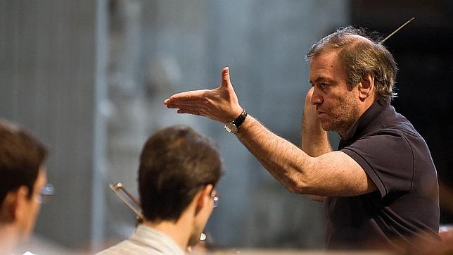 Gergiev se defiende en Facebook de los ataques por la ley anti-gays