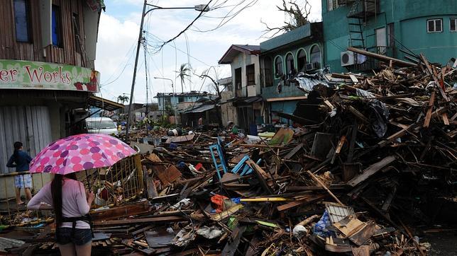 Los Reyes, Rajoy y el Papa trasladan sus condolencias al presidente de Filipinas